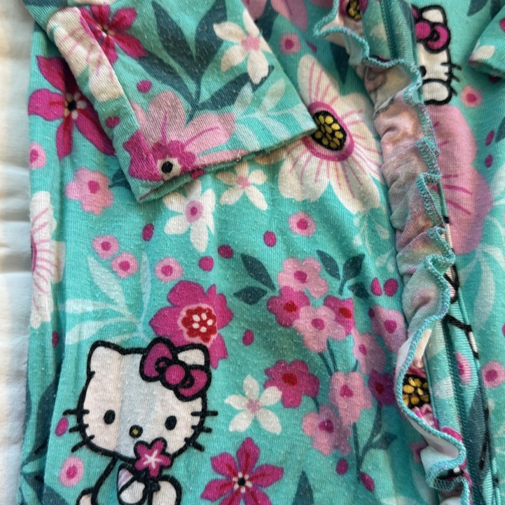Hello Kitty x Posh Peanut Footie Pajamas (9-12 mos) - Picture 4 of 9